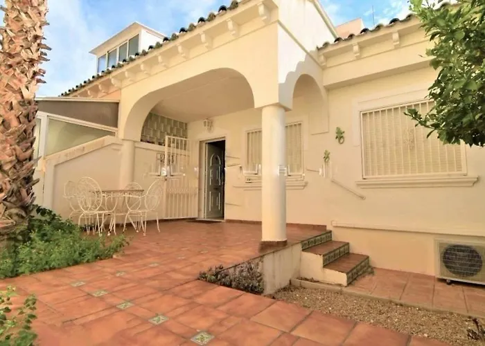 Maison Entiere Avec Piscine, Wifi, Grand Solarium Et Terrain Arbore