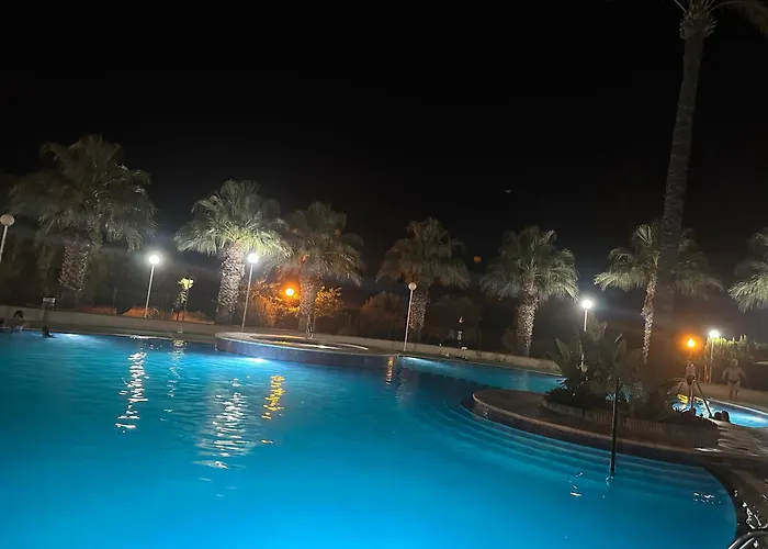 APARTAMENTO CON JARDIN EN PLAYA CABO ROIG tiene WIFI